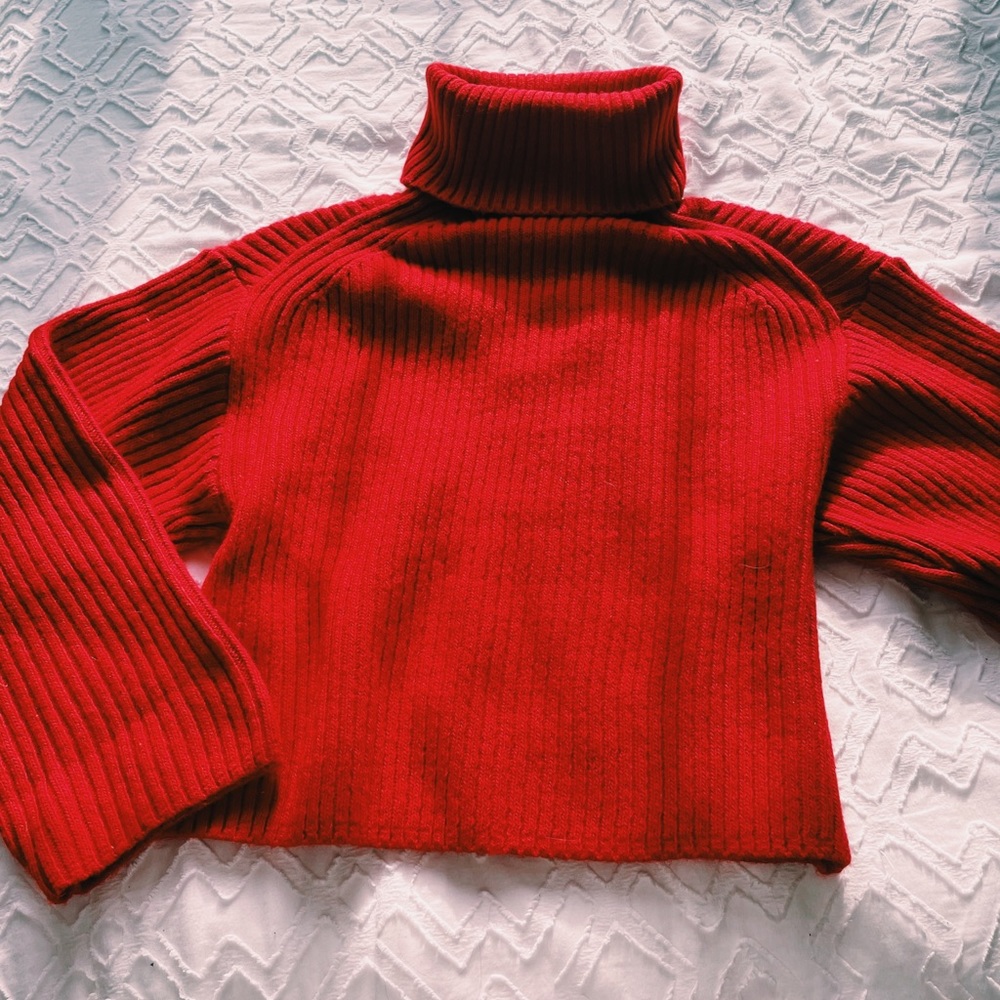 NWOT RED H&M TURTLENECK